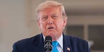 Trump advierte que EU vivirá una crisis como la de Ceuta si los republicanos no retienen el poder