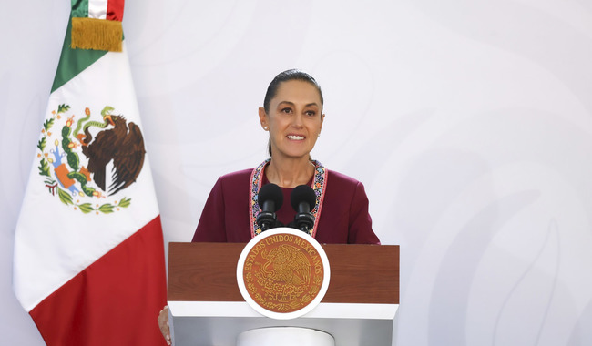Morelia, Michoacán, México, 3 de julio de 2026.
La doctora Claudia Sheinbaum Pardo, presidenta Constitucional de los Estados Unidos Mexicanos en conferencia de prensa matutina, “Conferencia del Pueblo” desde Michoacán y enlace con Alejandro Svarch Pérez, director general del IMSS Bienestar y Evelyn Cecia Salgado Pineda, gobernadora Constitucional del Estado de Guerrero desde la Clínica de Hemodiálisis de Ometepec, Guerrero.
Foto: Juan Carlos Buenrostro / Presidencia
