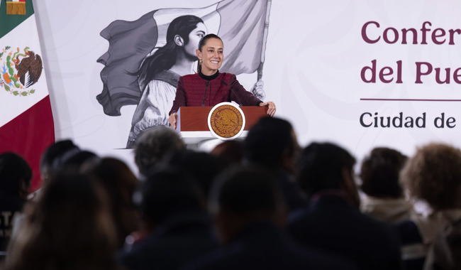 Cuauhtémoc, Ciudad de México. 6 de julio 2026. La presidenta constitucional de los Estados Unidos Mexicanos, la Doctora Claudia Sheinbaum Pardo en conferencia de prensa matutina en el salón de la Tesorería de Palacio Nacional. La acompañan: Leticia; Ramirez; secretaria; Bienestar; Efraín Morales López, Director General de la Comisión Nacional del Agua (CONAGUA); Alfonso Suárez del Real, asesor político de la Coordinación de Comunicación Social; Iván Escalante, Procurador Federal del Consumidor (Profeco). Foto: Juan Carlos Ramos Mamahua/Presidencia