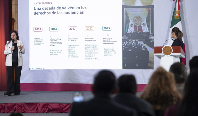 Cuauhtémoc, Ciudad de México. 28 de julio 2026. La presidenta constitucional de los Estados Unidos Mexicanos, la Doctora Claudia Sheinbaum Pardo en conferencia de prensa matutina en el salón de la Tesorería de Palacio Nacional. La acompañan: Luisa María Alcalde, consejera jurídica del Ejecutivo Federal y José Antonio Peña Merino, Director de la agencia de transformación digital. Foto: Saúl López Escorcia/Presidencia