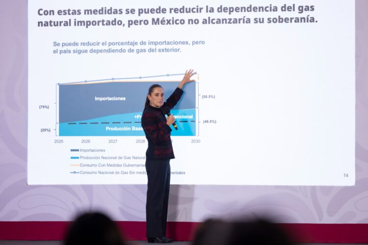 Cuauhtémoc, Ciudad de México, México. 6 de agosto de 2026. 
La doctora Claudia Sheinbaum Pardo, presidenta Constitucional de los estados unidos Mexicanos en Conferencia de prensa matutina, “Mañanera del Pueblo” en el Salón Tesorería de Palacio Nacional. 
Foto: Gabriel Monroy / Presidencia