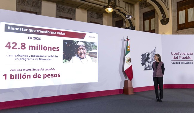 Cuauhtémoc, Ciudad de México. 7 de septiembre 2026. La presidenta constitucional de los Estados Unidos Mexicanos, la Doctora Claudia Sheinbaum Pardo en conferencia de prensa matutina en Palacio Nacional. La acompañan: Leticia Ramírez Amaya, secretaria de Bienestar; Jesús Valencia, subsecretario de Bienestar; Adrián Flores Eredia, subsecretario de Inclusión Productiva y Desarrollo Rural en la Secretaría de Bienestar; Iván Escalante, Procurador Federal del Consumidor (Profeco) y Alfonso; Suárez; Real; asesor; político; Coordinación; Comunicación; Social;  . Foto: Juan Carlos BuenrostroPresidencia