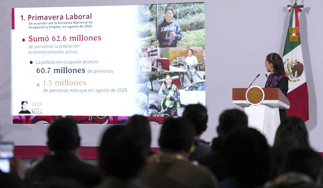 Cuauhtémoc, Ciudad de México. 28 de septiembre 2026. La presidenta constitucional de los Estados Unidos Mexicanos, la Doctora Claudia Sheinbaum Pardo en conferencia de prensa matutina en Palacio Nacional. La acompañan: Marath Bolaños López, secretario del Trabajo y Previsión Social; Laura Velázquez Alzúa, Coordinadora Nacional de Protección Civil; Víctor Manuel Castro Cosío, gobernador de Baja California Sur, Iván Escalante, Procurador Federal del Consumidor (Profeco); Alfonso Suárez del Real, asesor político de la Coordinación de Comunicación Social. Foto: Hazel Cárdenas/Presidencia