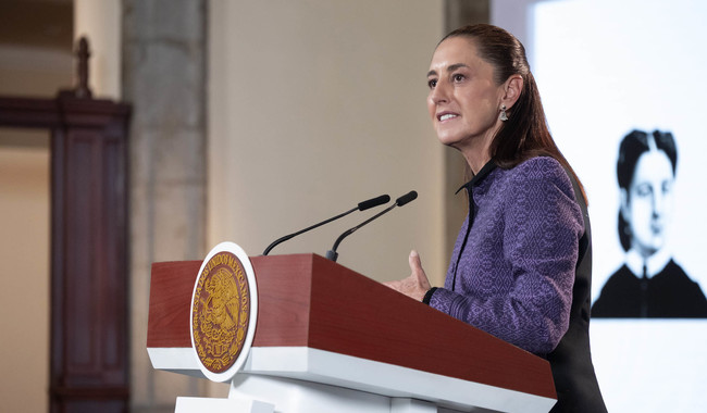 Cuauhtémoc, Ciudad de México. 30 de septiembre 2026. La presidenta constitucional de los Estados Unidos Mexicanos, la Doctora Claudia Sheinbaum Pardo en conferencia de prensa matutina en Palacio Nacional. La acompañan: Alicia Bárcena, secretaria de Medio Ambiente y Recursos Naturales; Marina Robles García, subsecretaria de Política Ambiental y Recursos Naturales; Ileana Villalobos Estrada, subsecretaria de Regulación Ambiental; José Luis Samaniego Leyva, encargado de cambio climático y desarrollo; Mariana Boy Tamborrell, titular de la Procuraduría Federal de Protección al Ambiente (Profepa); Andrea González Hernández Directora Ejecutiva de la Agencia de Seguridad, Energía y Ambiente (ASEA); Pedro Álvarez-Icaza, titular de la Comisión de Áreas Naturales Protegidas (Conanp); Felipe Zataráin Mendoza, subdirector general de Agua Potable, Drenaje y Saneamiento; Jesús Heriberto Montes Ortiz, gerente de Aguas Superficiales e Ingeniería de Ríos. Enlace: Edna Vega Rangel, secretaria de Desarrollo Agrario, Territorial y Urbano; Rodrigo Chávez Contreras, director General de la Comisión Nacional de Vivienda y David Monreal Ávila, Gobernador de Zacatecas. Foto: Saúl López/Presidencia