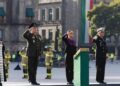 Los recordamos con el corazón: presidenta encabeza izamiento de bandera a media asta en memoria de las víctimas de los sismos de 1985 y 2017