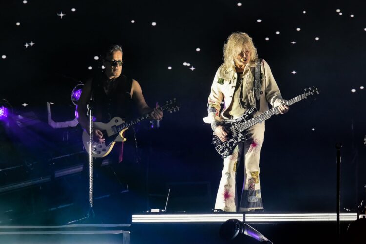 DEF LEPPARD.
Abridores: Extreme.