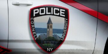 Estudiantes de Cornell exigen justicia tras denuncia por violación y grafitean edificio administrativo