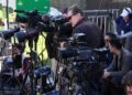 Departamento de Justicia investiga si protesta de medios que cubren la Casa Blanca violó la ley antimonopolio de EU