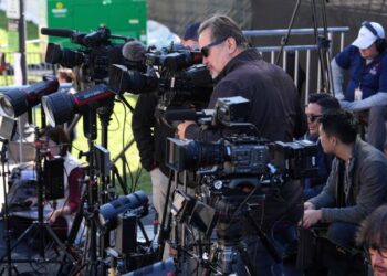 Departamento de Justicia investiga si protesta de medios que cubren la Casa Blanca violó la ley antimonopolio de EU