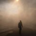 Incendio en California consume seis viviendas y obliga a miles de familias a evacuar sus hogares