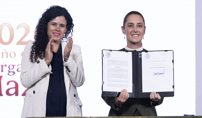 Cuauhtémoc, Ciudad de México. 14 de octubre 2026. La presidenta constitucional de los Estados Unidos Mexicanos, la Doctora Claudia Sheinbaum Pardo en conferencia de prensa matutina en Palacio Nacional. La acompañan: Leticia Ramírez Amaya, secretaria de Bienestar; Alicia Bárcena, secretaria de Medio Ambiente y Recursos Naturales; Luisa María Alcalde, consejera jurídica del Ejecutivo Federal; Columba López, secretaria de Agricultura y Desarrollo Rural; Pedro Álvarez Icaza Longoria, comisionado Nacional de Áreas Naturales Protegidas y Adrián Flores Eredia, subsecretario de Inclusión Productiva y Desarrollo Rural.   Foto: Juan Carlos Ramos Mamahua/Presidencia