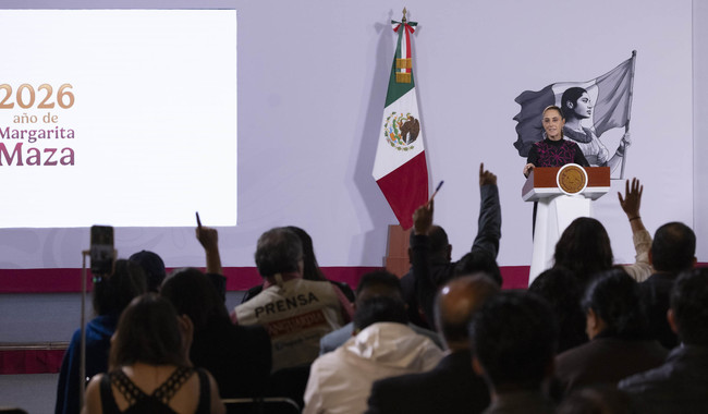 Cuauhtémoc, Ciudad de México, México, 16 de octubre de 2026. 
La doctora Claudia Sheinbaum Pardo, presidenta Constitucional de los Estados Unidos Mexicanos en Conferencia de prensa matutina “Mañanera del Pueblo” en el Salón Tesorería de Palacio Nacional. La acompañan Mario Delgado Carrillo, secretario de Educación Pública; Fabián Vázquez Romaña, coordinador general del Servicio Meteorológico Nacional; Rosaura Ruiz Gutiérrez, secretaria de Ciencia, Humanidades, Tecnología e Innovación; Bulmaro Juárez Pérez, divulgador de lenguas indígenas, presentador de la sección “Suave Patria”; Alma Herrera Márquez, directora de la  Universidad Rosario Castellanos; Mónica Fernámndez Balboa, directora general del Instituto para Devlver al Pueblo lo Robado y Gabriela Osorio Hernández, alcaldesa de Tlalpan. 
Foto: Carlos Ramos Mamahua / Presidencia
